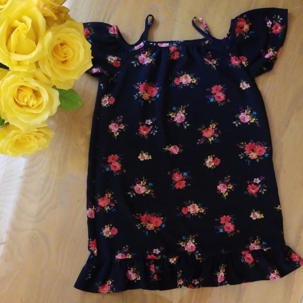 Like New! Hearts Cold Shoulder Floral Dress